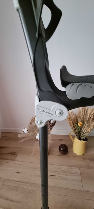 Vand carut cu roti, carje, cadru