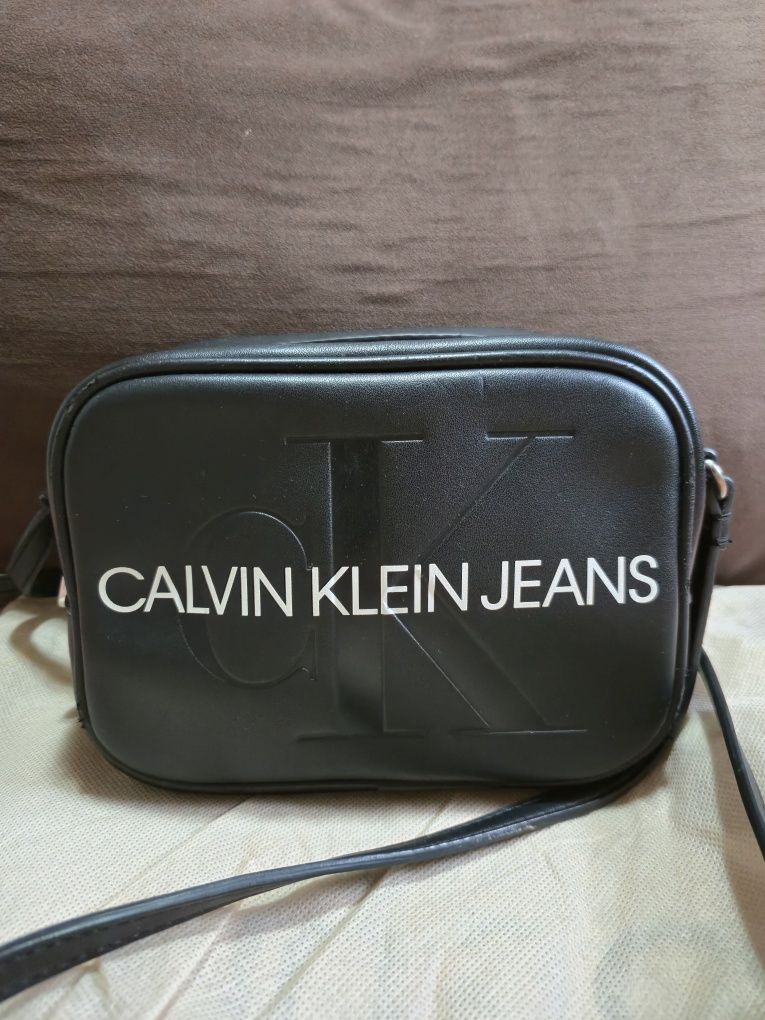 Оригинална чанта Calvin klein