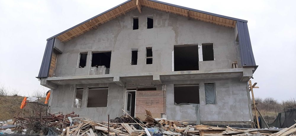 Imobil 550m2 de vanzare in bucium 600 de la omv!