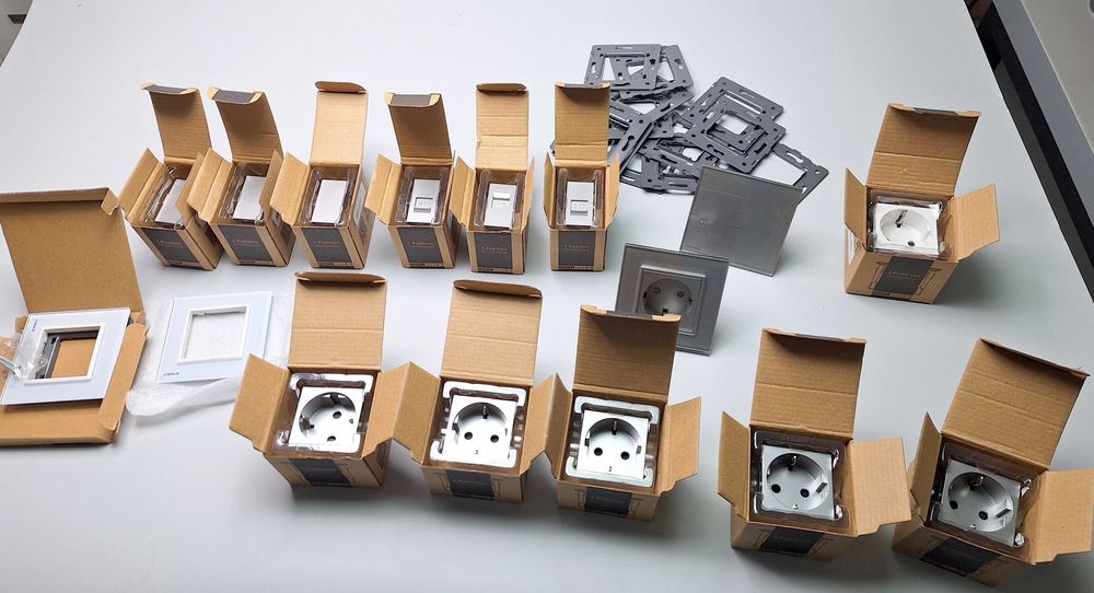 Lot prize si accesorii Livolo