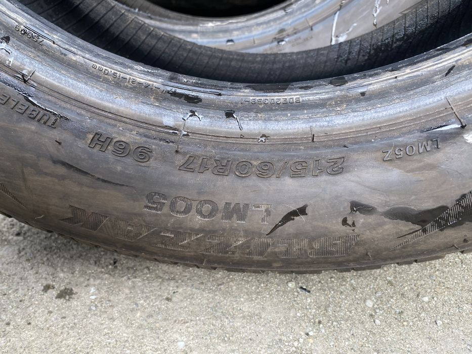 2 Cauciucuri 215/60R17  Pret 300 lei