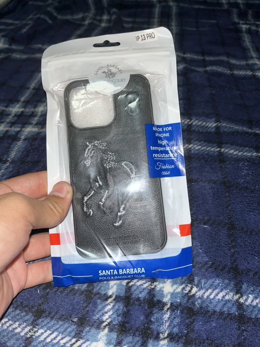 Продам чехол на Iphone 13 Pro обсолютно новый чехол даже не распоковал