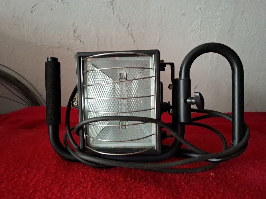 Lampă cu halogen 12
