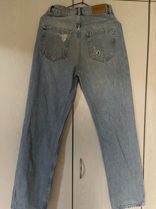 blugi second aproape noi