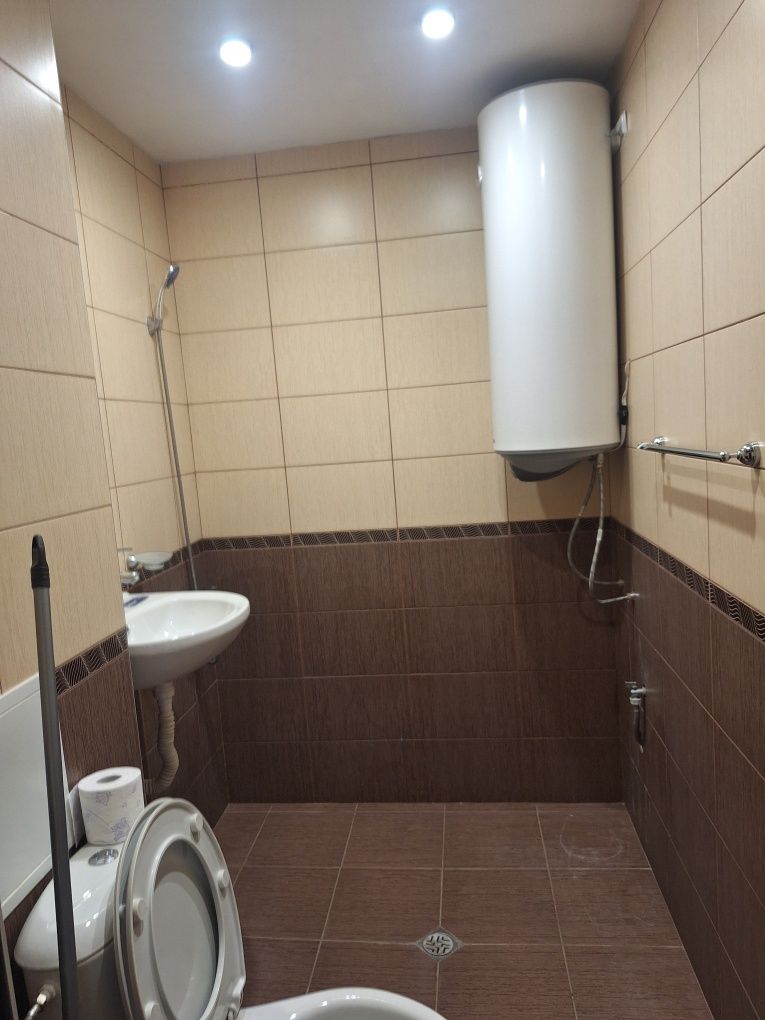 Дава се под наем Тристаен апартамент в Радомир - 65 кв.м за 55000 € - Снимка #1