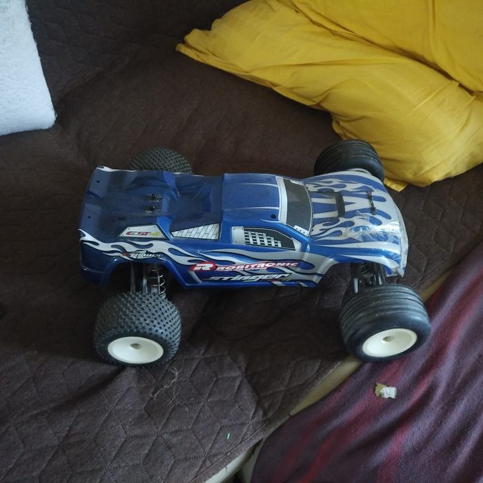 Masina Robitronic Stinger Est-2