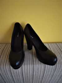 Продавам черни кожени дамски обувки