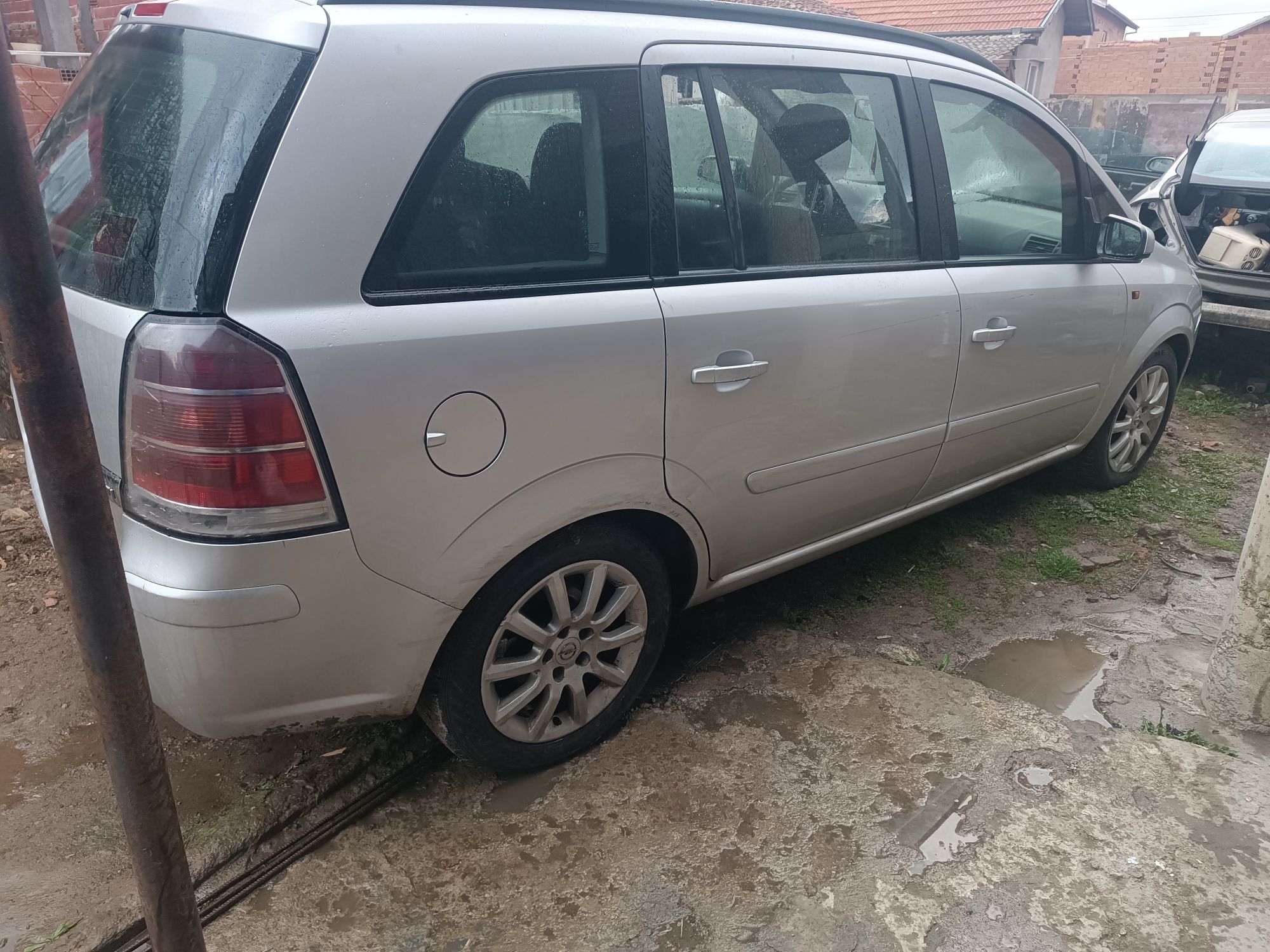 Opel Zafira B 1.9 CDTI 120 к.с. – на части