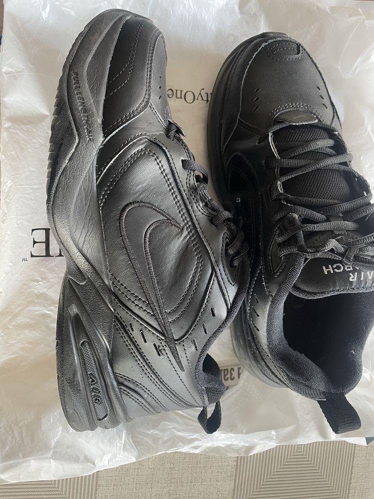 Маратонки Nike Air Monarch IV