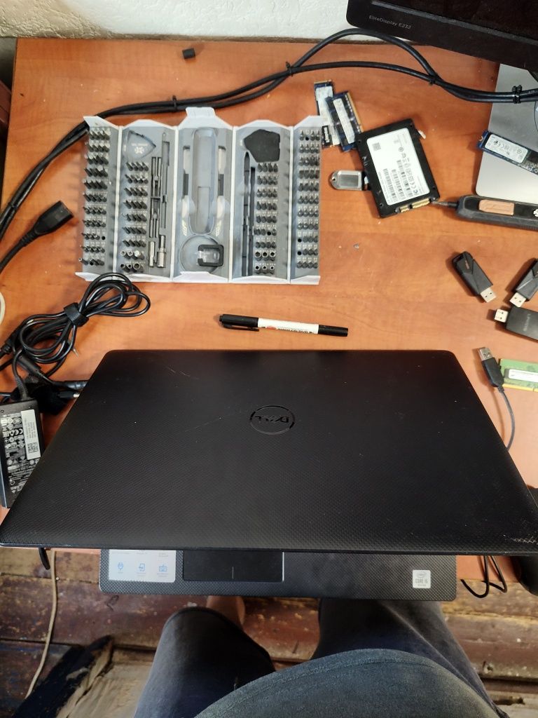 Dezmembrez Dell Vostro 15 3590  i5 gen 10,pl buna,disp,tast bune