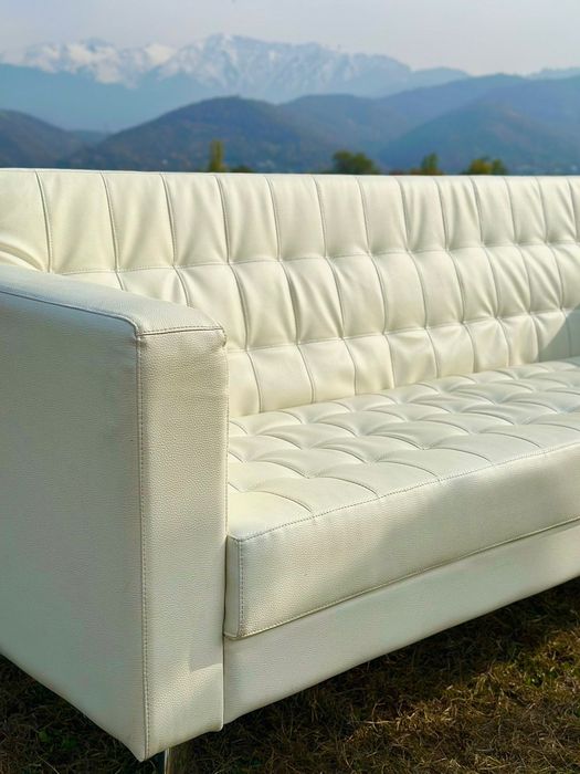 Прокат/Аренда диваны Кресла журнальные столики тумбы рессепшн трибуны