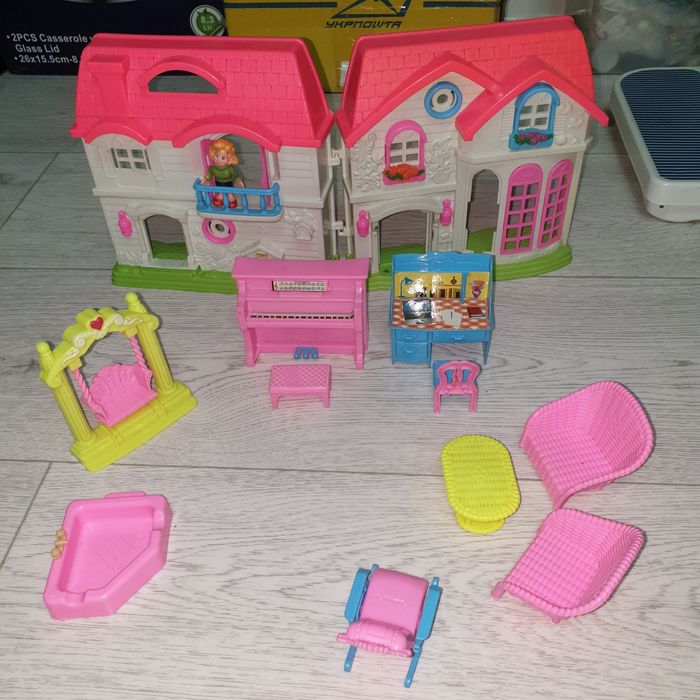 Продам кукольный домик