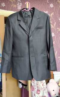Продам мужской костюм тёмно-серого цвета