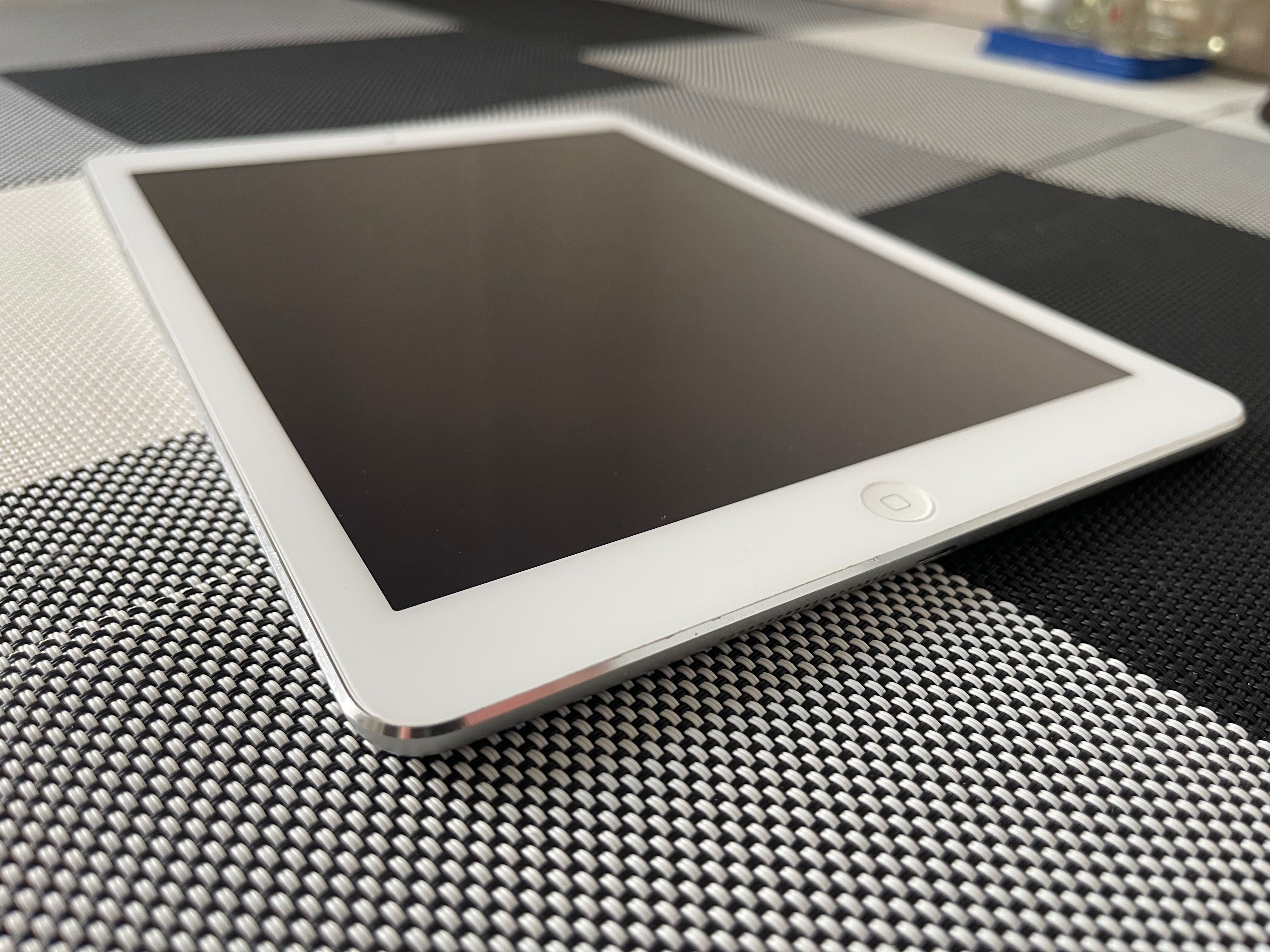 iPad Air 1 WiFi Cell, 16GB, Silver (Model A1475)