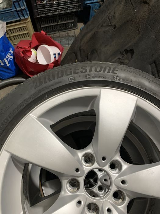 Зимни гуми 225/50/17 Bridgestone 2бр.