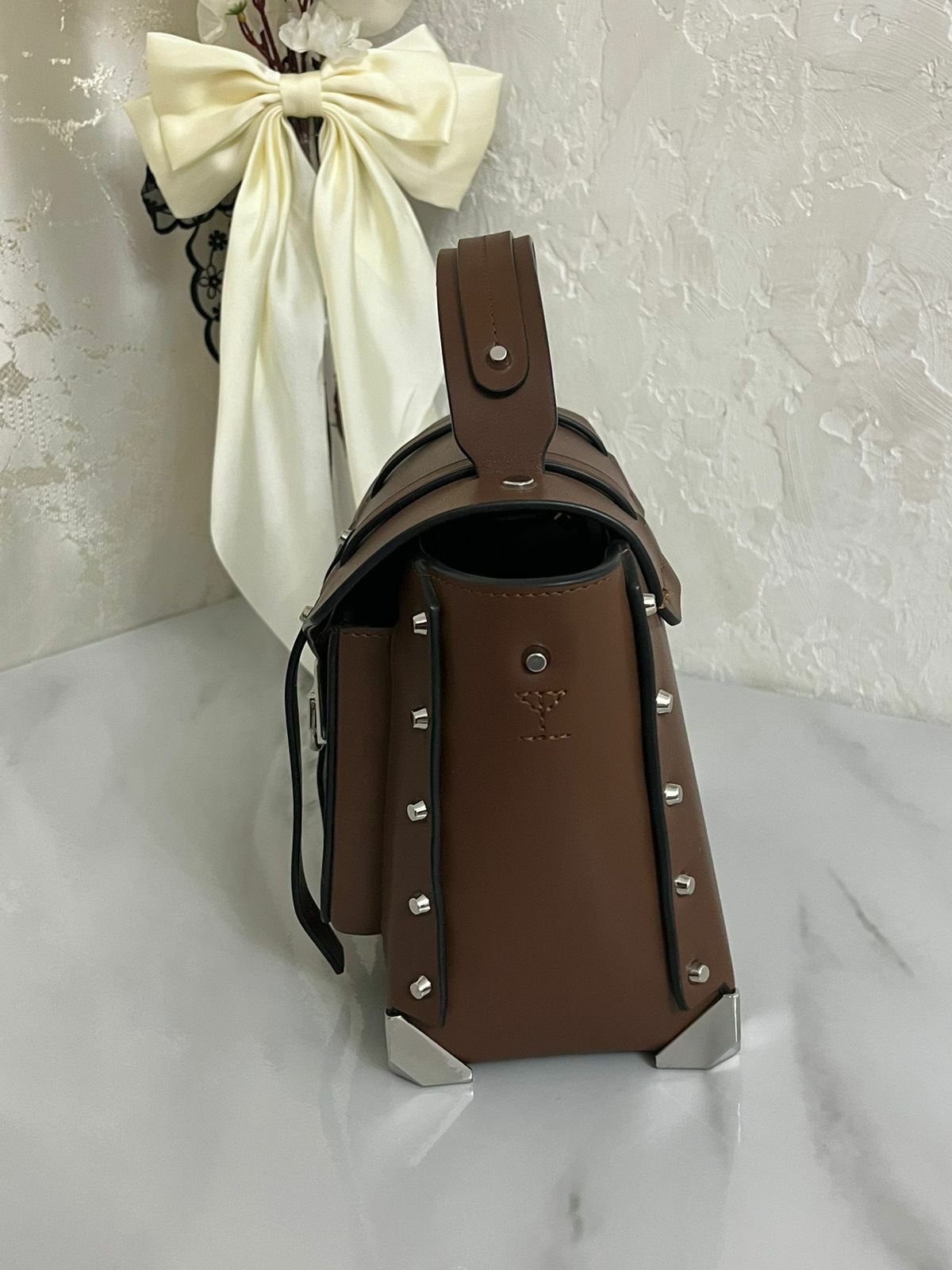Натуральная кожаная женская сумочка от бренда Майкл Корса