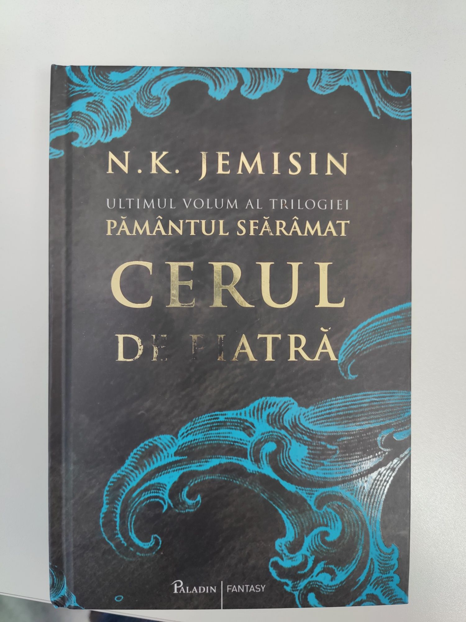 Cerul de piatra - N.K.Jemisian