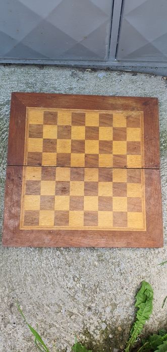 Стара дъска за шах и табла
