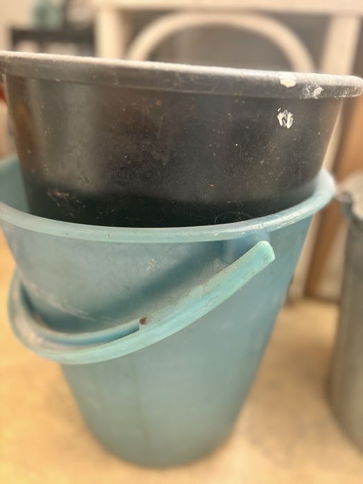 пластмассовые ведра в хорошем состоянии