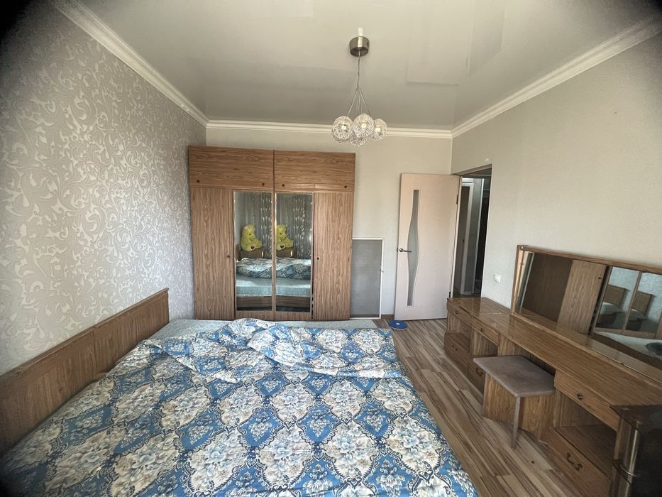 Спальний гарнитур .          .