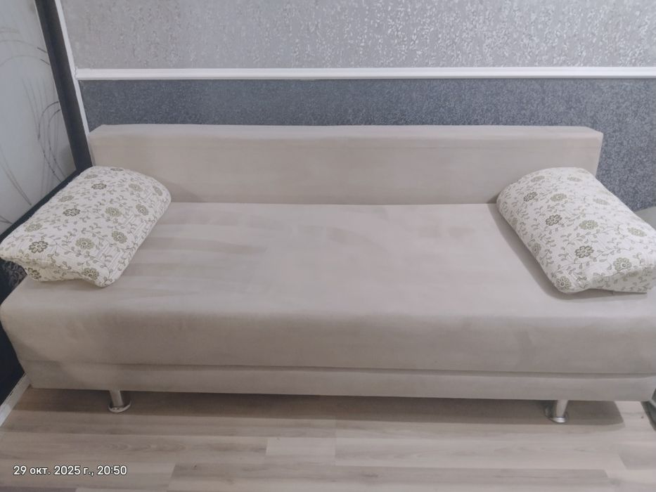 Диван-тахта , раскладной , с ящиками в нутри