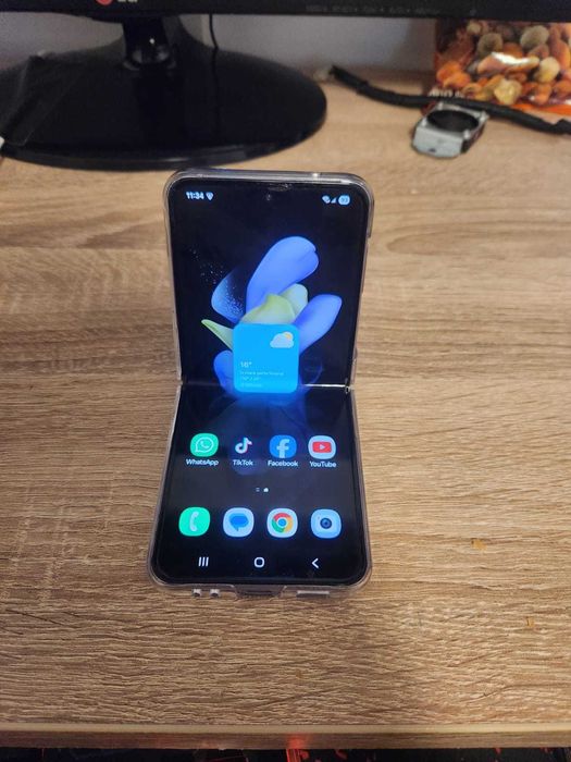 Samsung Galaxy Z Flip4 5G 128GB 8GB RAM Dual