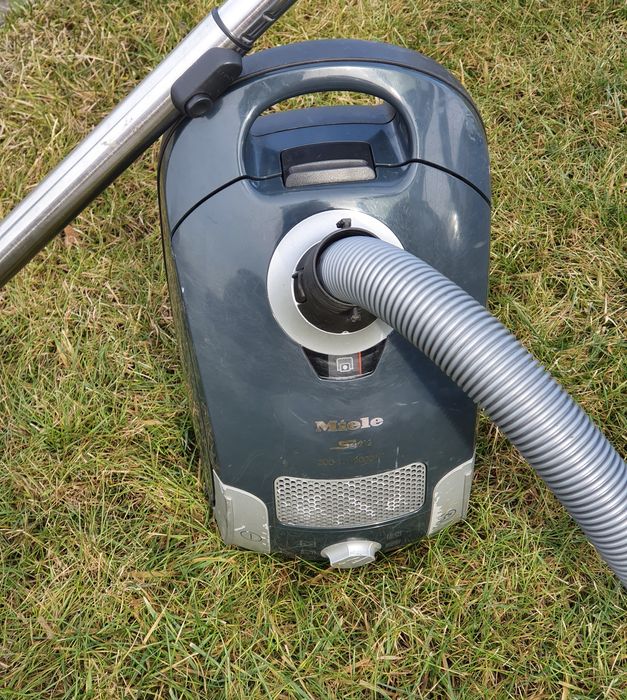Aspirator MIELE s4212 de 2000w cu 6 programe