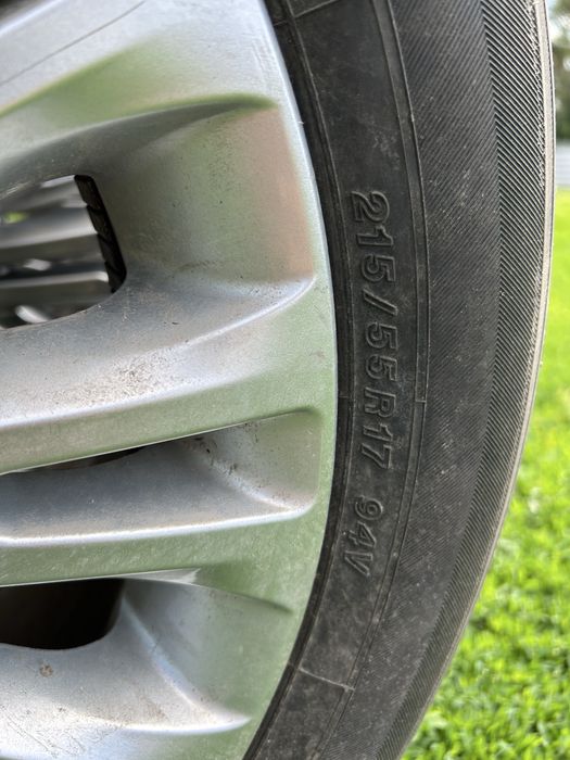 Продам комплект Yokohama 215/55 R17 на дисках