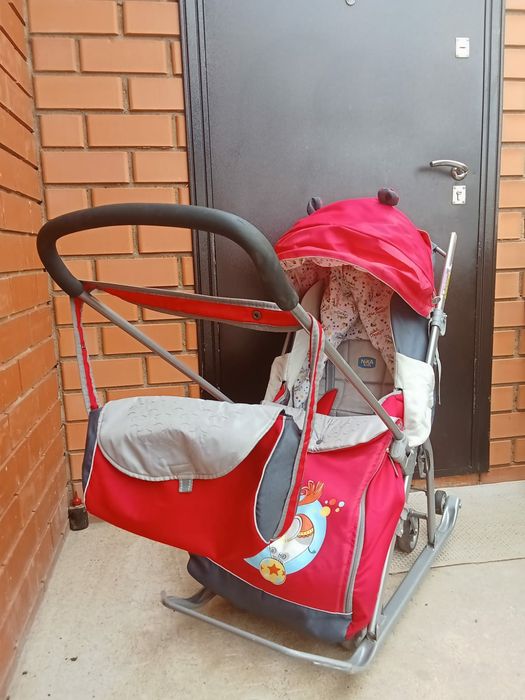 Продам коляску и санки!