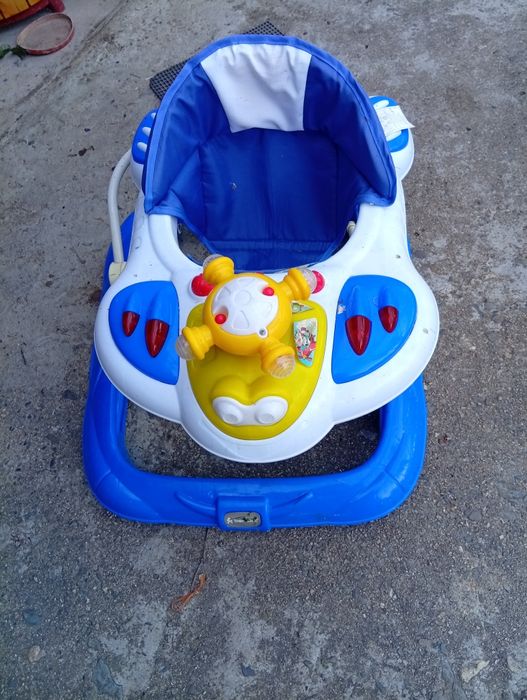 Гаранция няма бях го купил миналата Година Но Драскотини Няма