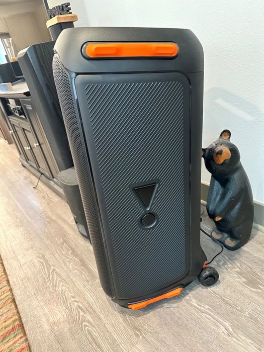 Vând JBL PartyBox  710 Preț Fix!