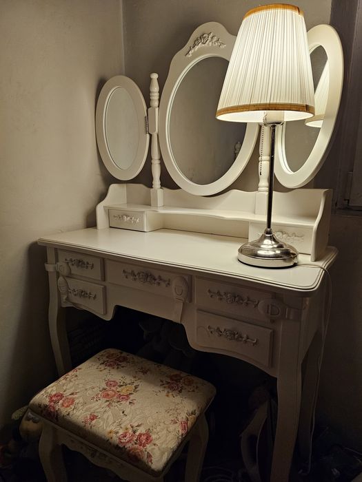 Măsuță toaleta cu scaun și 7 sertare