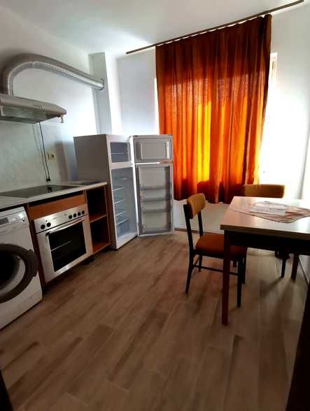 Дава се под наем Тристаен апартамент в Бургас, Славейков - 70 кв.м за 367.2 € - Снимка #1