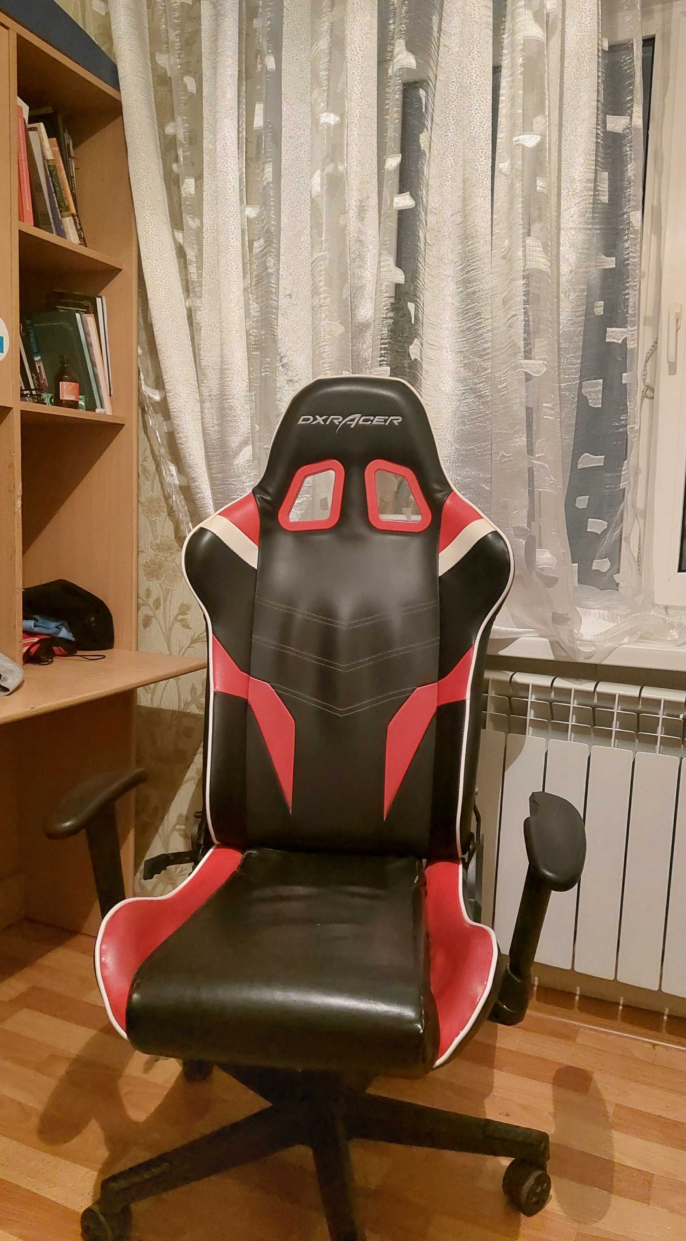 Dx4RACER игровое кресло