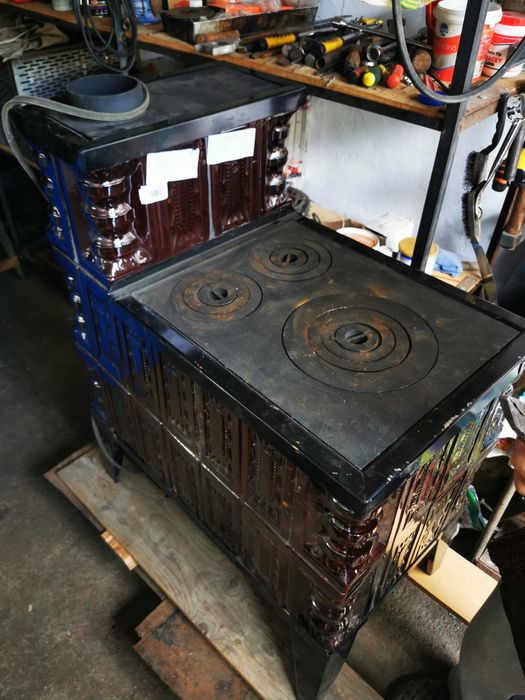 Soba teracota pe lemne, cu plita si cuptor de gatit, Aba, tip cizma,