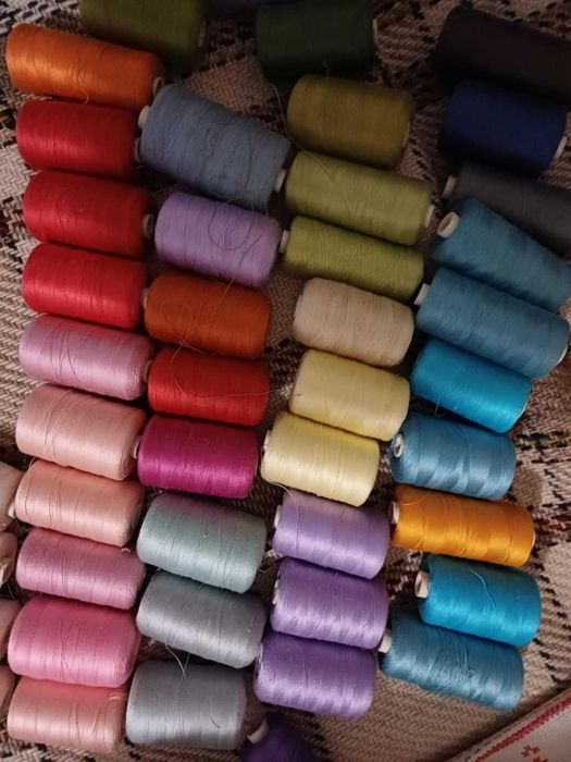 Продавам шивашки макари бели и цветни