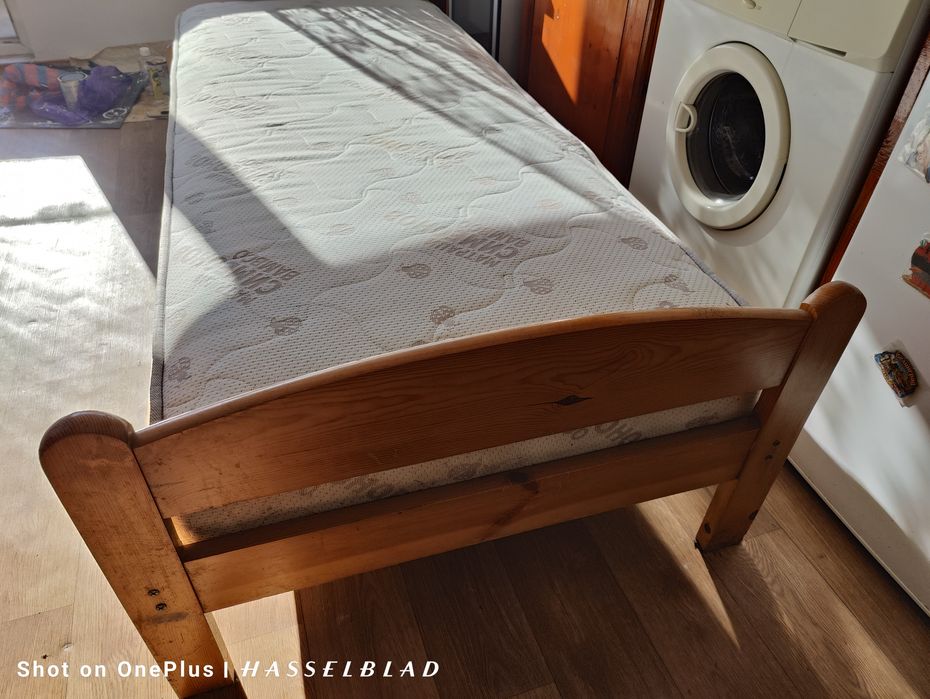 Легло единично креват с матрак от масивно дърво за един човек