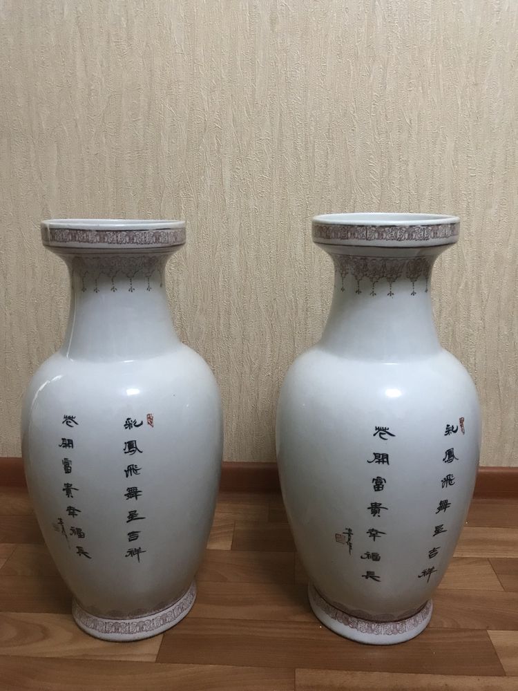 Китайские фарфоровые вазы 2 шт