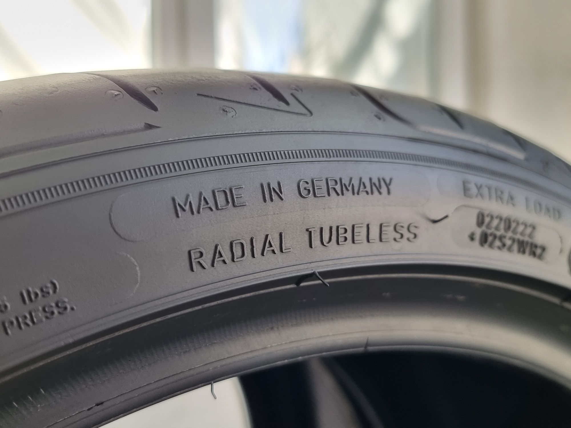 255/35/19 Goodyear 2Броя: 250лв 6мм