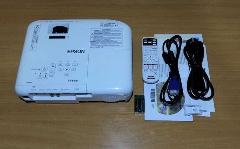 Проектор Epson EB-E400 WiFi есть