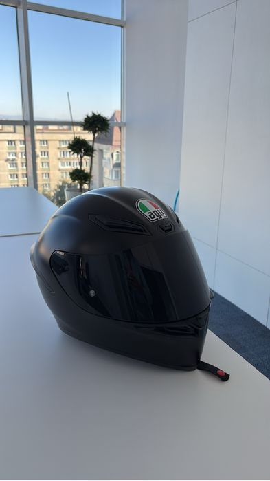 Casca moto AGV K1 insotita de viziera fumurie