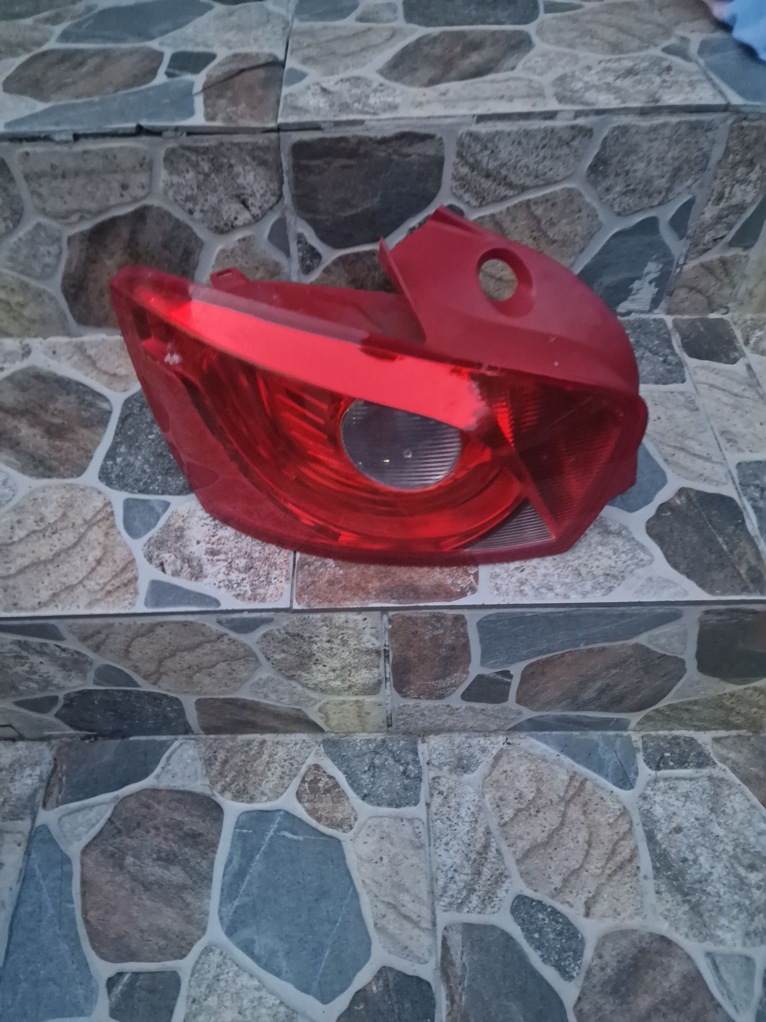 Vând tripla lampa stanga seat ibiza
