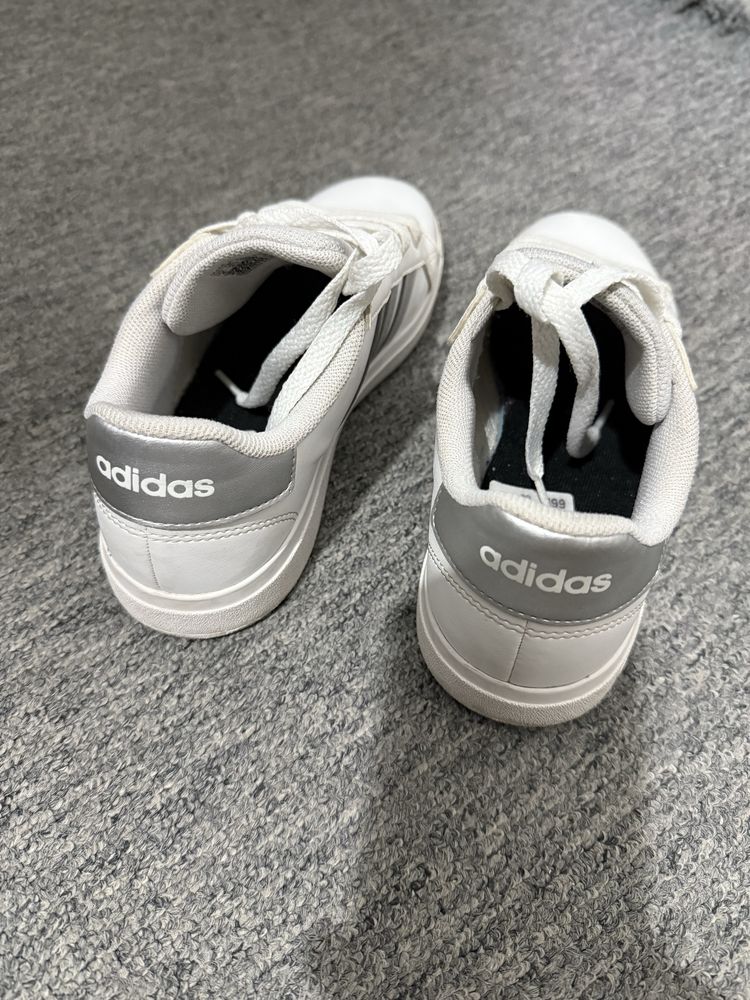 Adidasi Adidas Fete