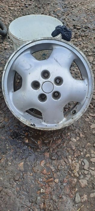 Продам один диск от ауди,другой от митсубиси  монтеро либо паджеро