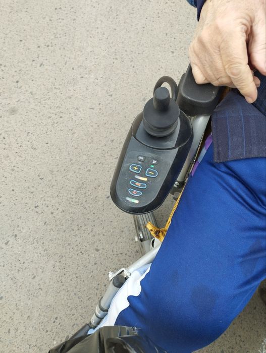 Продам электро инвалидную коляску