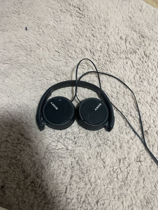 Căsti Sony cu fir