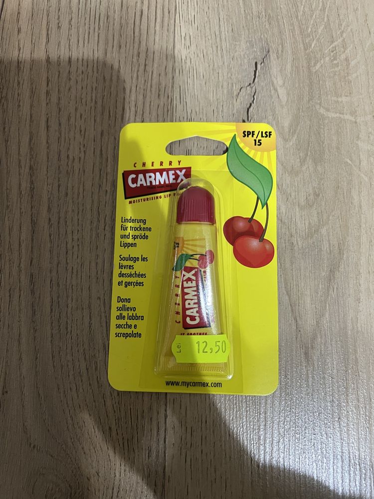 Balsam de Buze Carmex cu eticheta