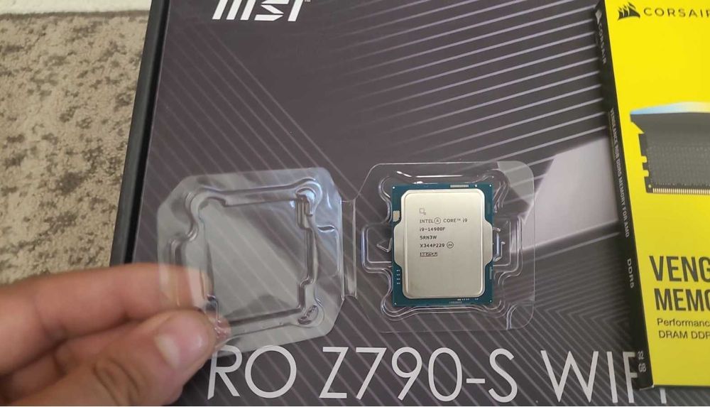 Kit pt. jocuri i9-14900F + Z790 + 32GB DDR5 Corsair ,nou