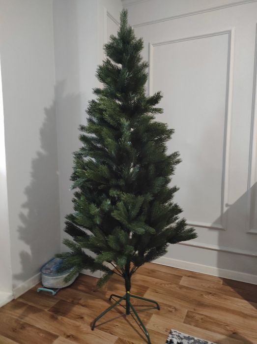 Ёлка новогодняя зелённная