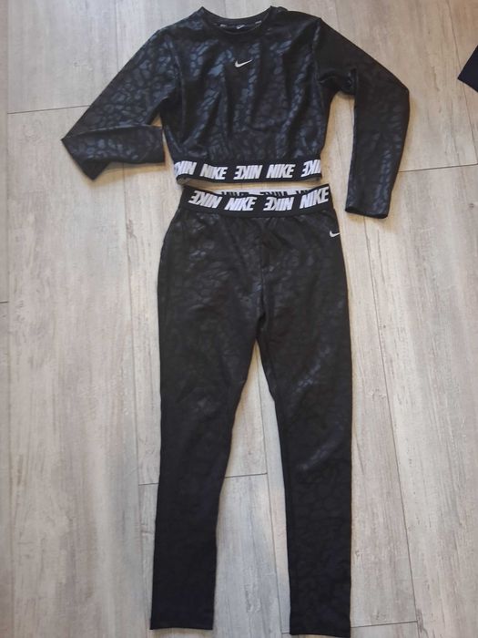 Nike оригинален спортен комплект дамски